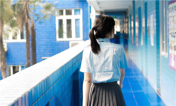 山丹如何找到一个可以帮助我生孩子的女人？